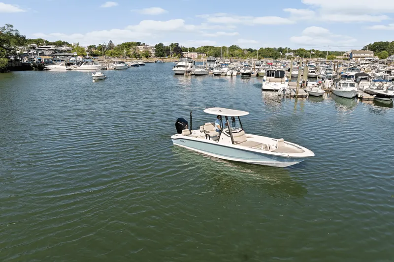 Slide: The Image of Boston Whaler 250 Dauntless 2025 - 62
