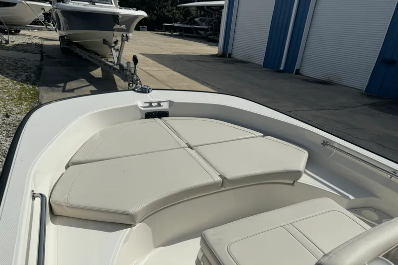 Slide: The Image of Boston Whaler 170 Montauk 2025 - 13