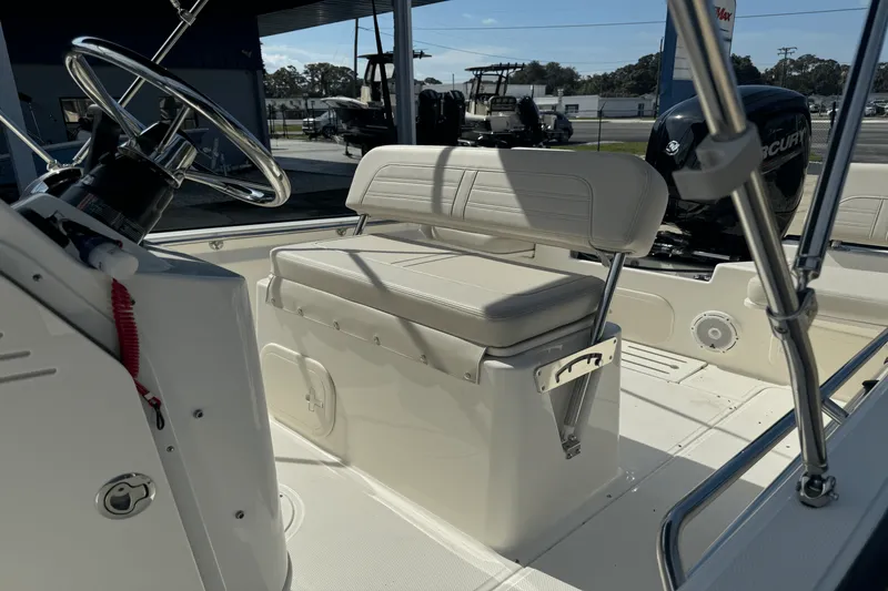 Slide: The Image of Boston Whaler 170 Montauk 2025 - 8