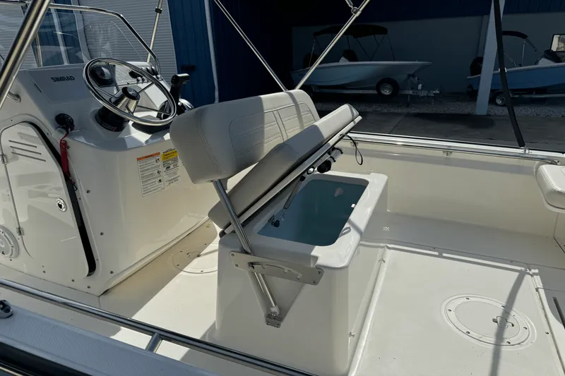 Slide: The Image of Boston Whaler 170 Montauk 2025 - 9
