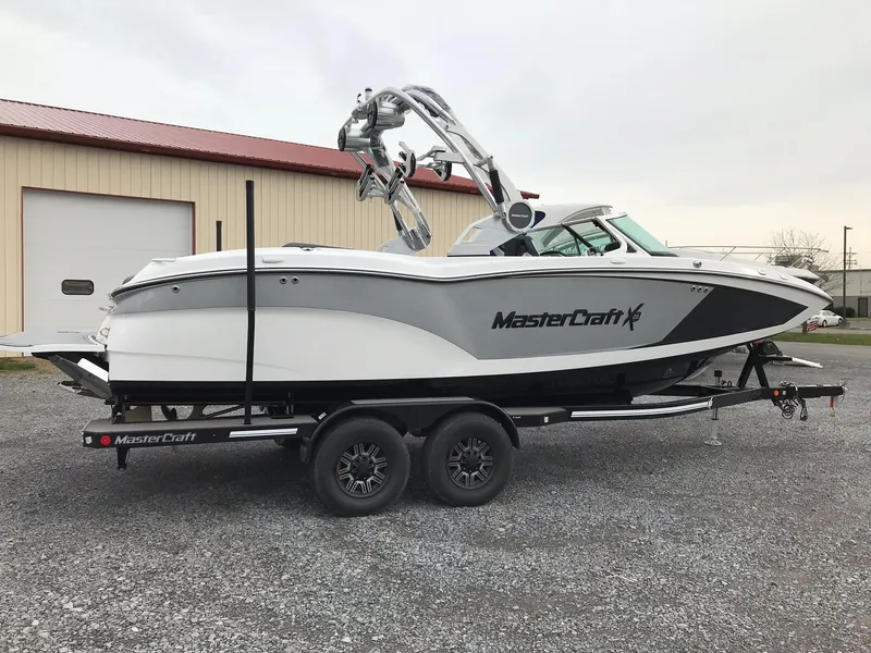 Slide: The Image of MasterCraft X23 2018 - 1