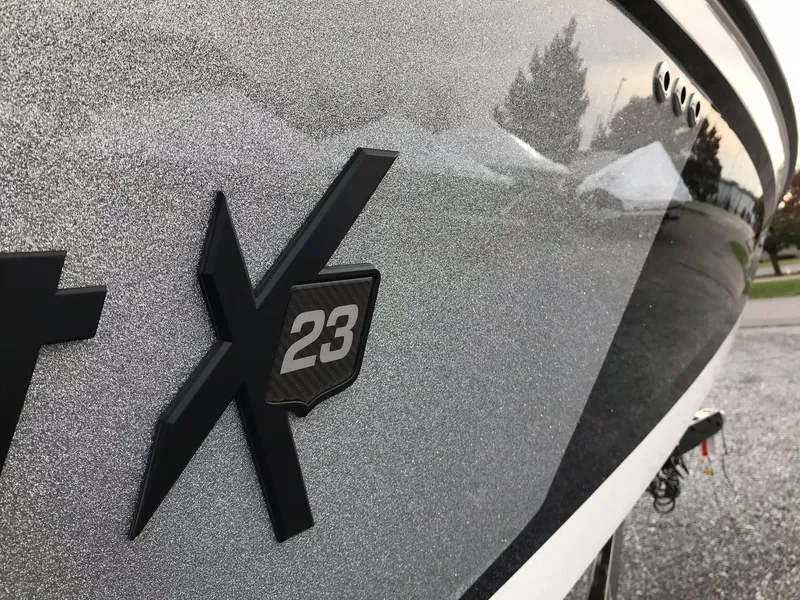 Slide: The Image of MasterCraft X23 2018 - 10