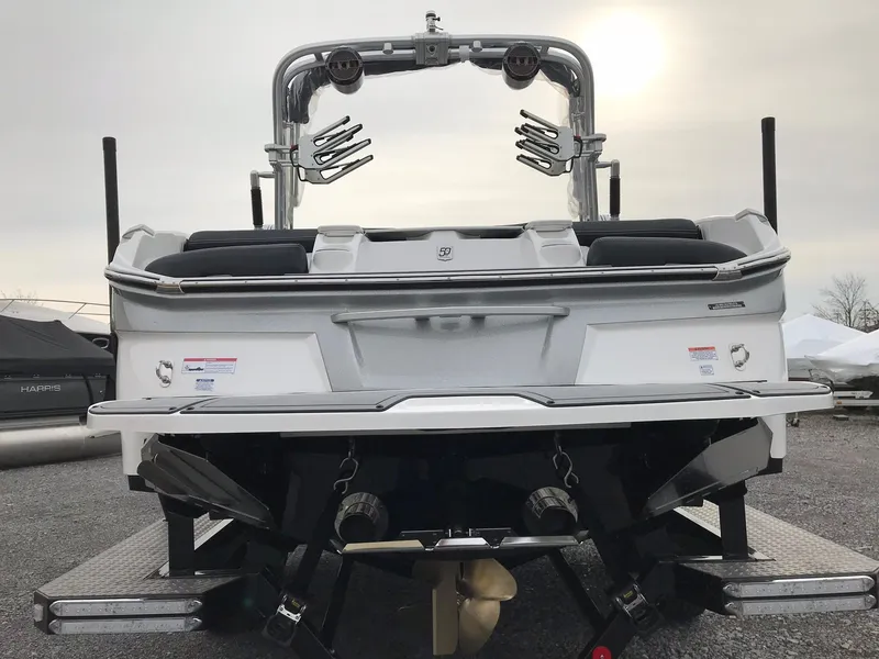 Slide: The Image of MasterCraft X23 2018 - 11