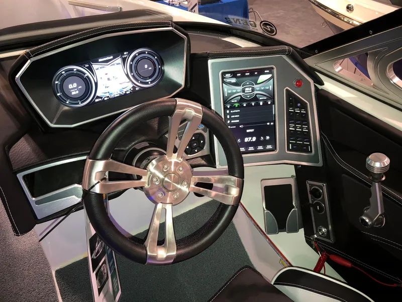 Slide: The Image of MasterCraft X23 2018 - 12