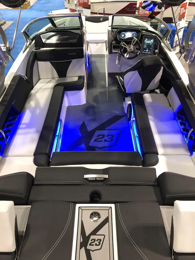 Slide: The Image of MasterCraft X23 2018 - 13