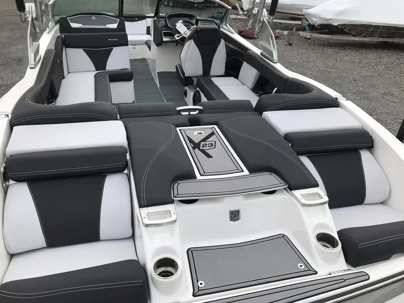 Slide: The Image of MasterCraft X23 2018 - 14