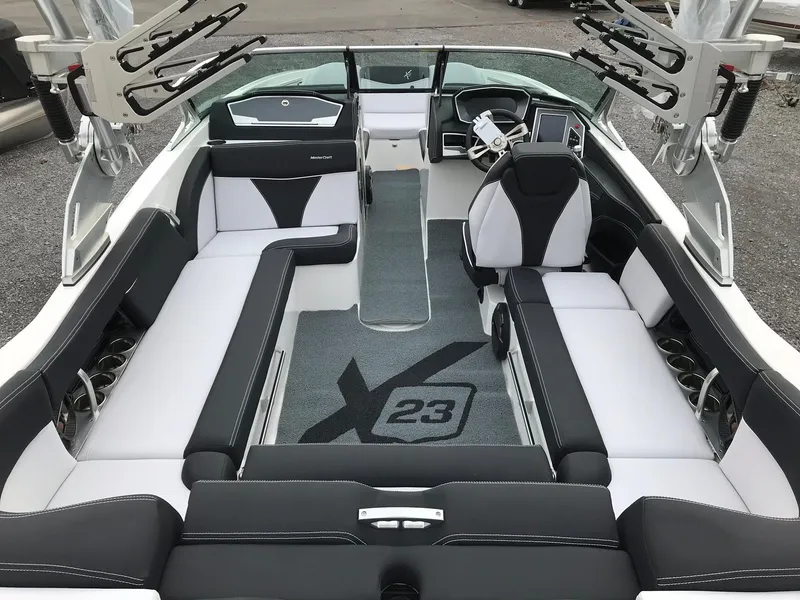 Slide: The Image of MasterCraft X23 2018 - 15