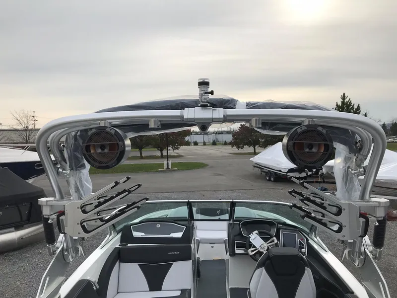 Slide: The Image of MasterCraft X23 2018 - 16