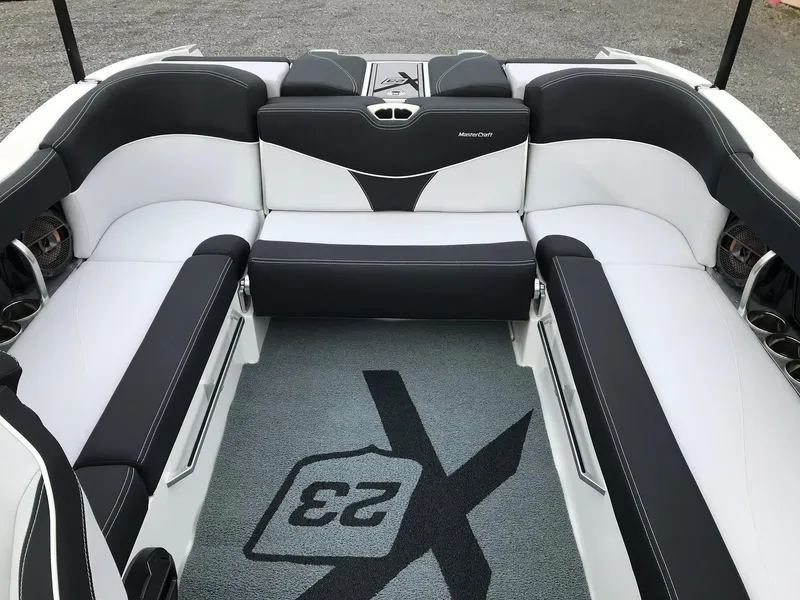 Slide: The Image of MasterCraft X23 2018 - 19