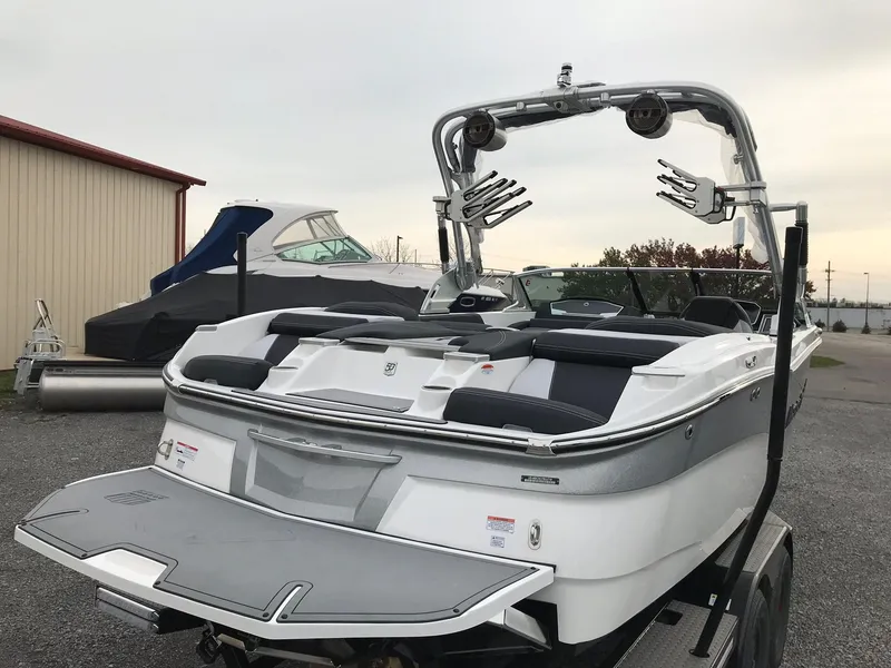 Slide: The Image of MasterCraft X23 2018 - 2