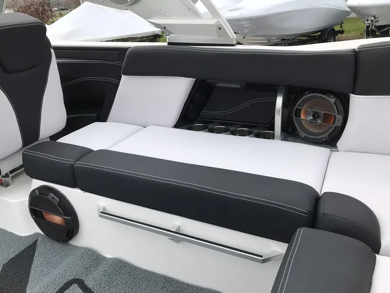 Slide: The Image of MasterCraft X23 2018 - 20