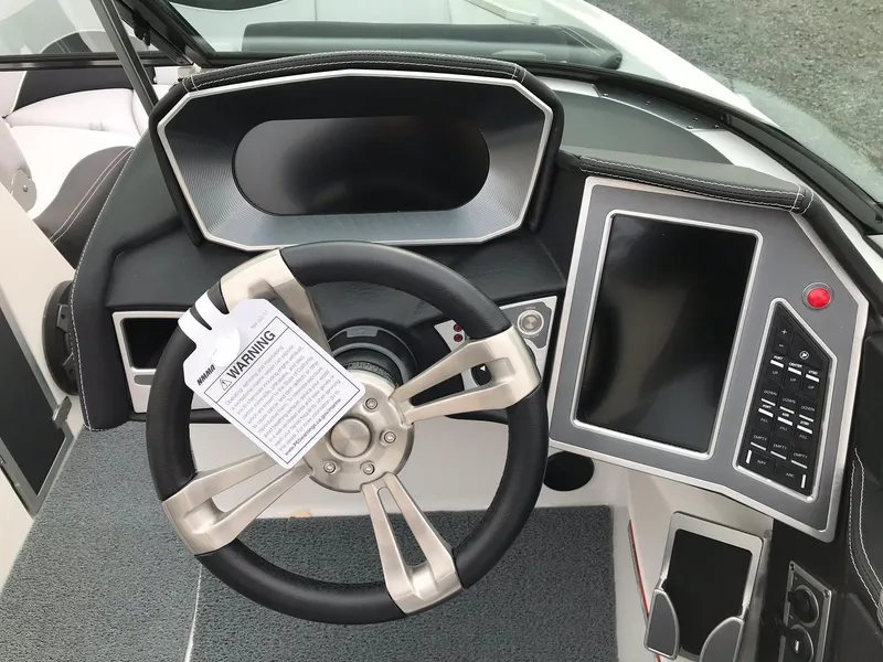 Slide: The Image of MasterCraft X23 2018 - 22