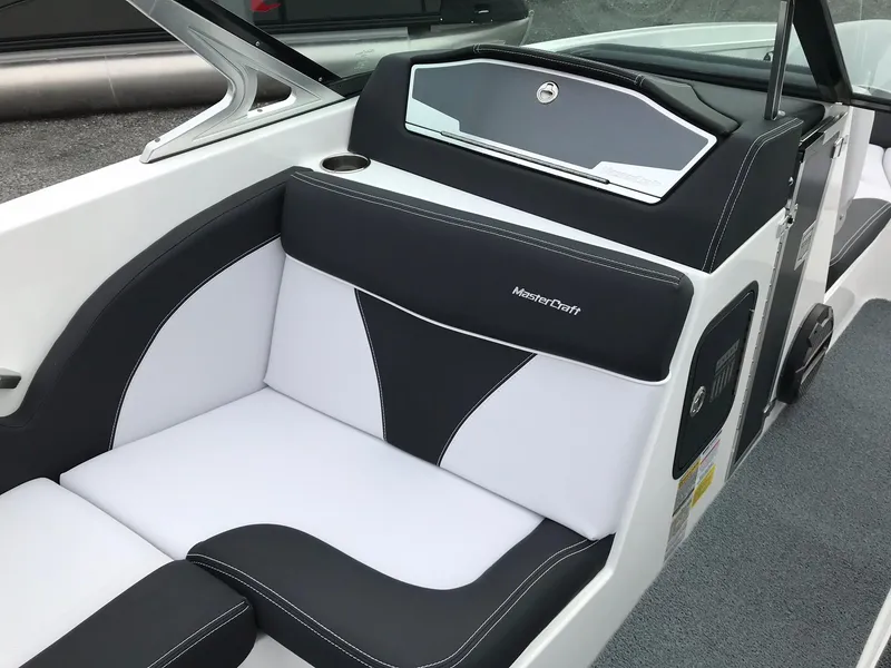 Slide: The Image of MasterCraft X23 2018 - 23