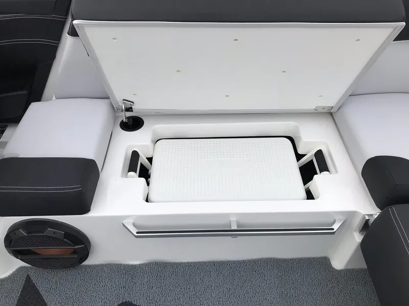 Slide: The Image of MasterCraft X23 2018 - 24