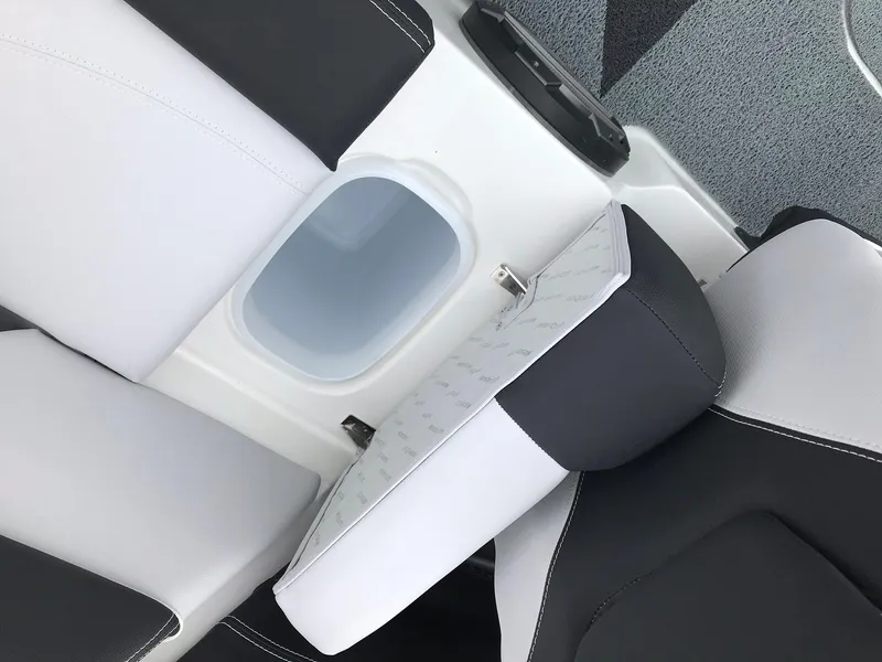 Slide: The Image of MasterCraft X23 2018 - 25