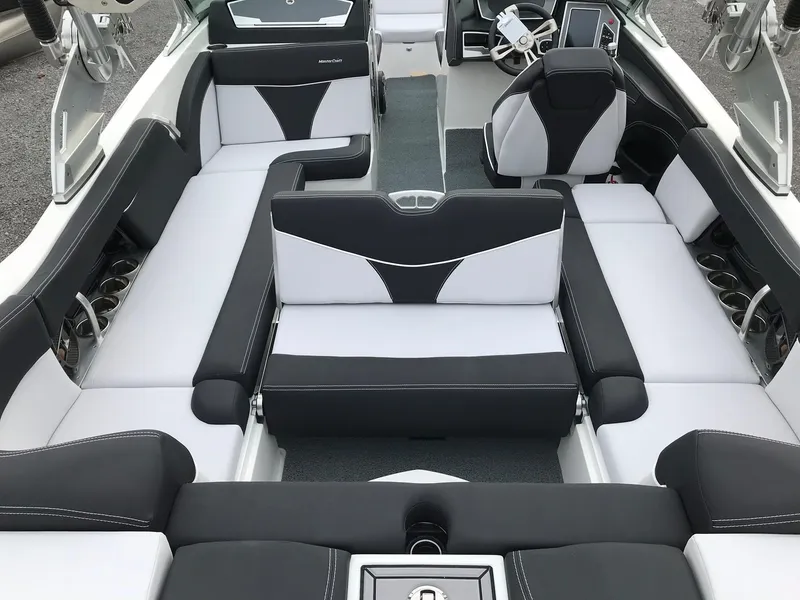 Slide: The Image of MasterCraft X23 2018 - 26