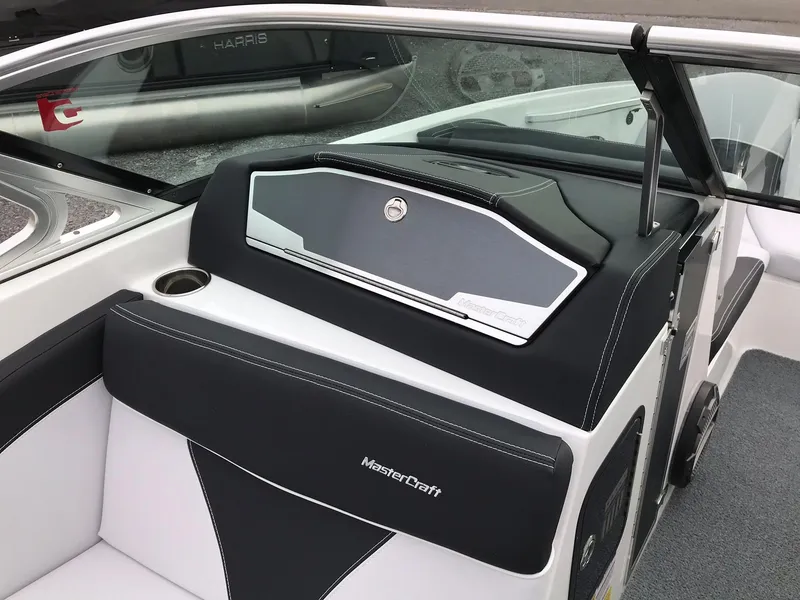 Slide: The Image of MasterCraft X23 2018 - 27