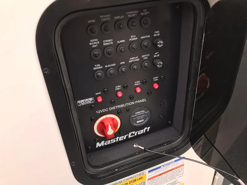 Slide: The Image of MasterCraft X23 2018 - 29