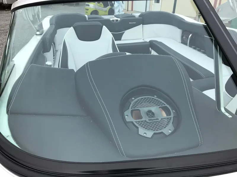 Slide: The Image of MasterCraft X23 2018 - 30