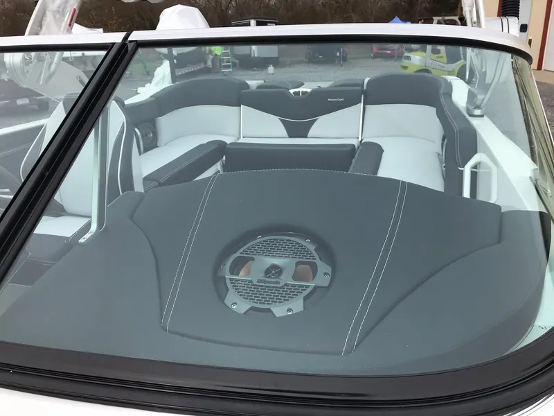 Slide: The Image of MasterCraft X23 2018 - 31