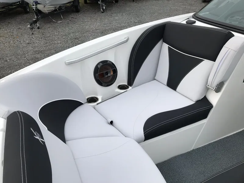 Slide: The Image of MasterCraft X23 2018 - 32