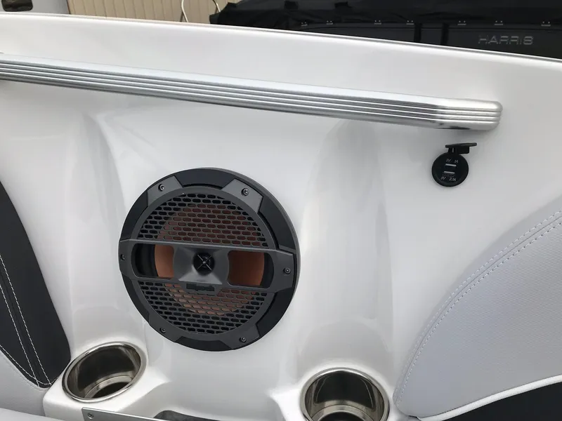 Slide: The Image of MasterCraft X23 2018 - 34