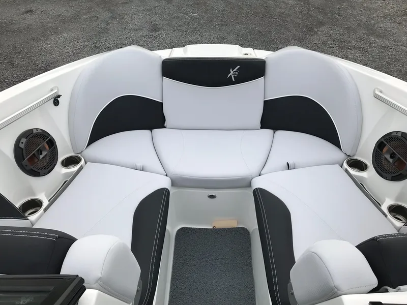 Slide: The Image of MasterCraft X23 2018 - 35