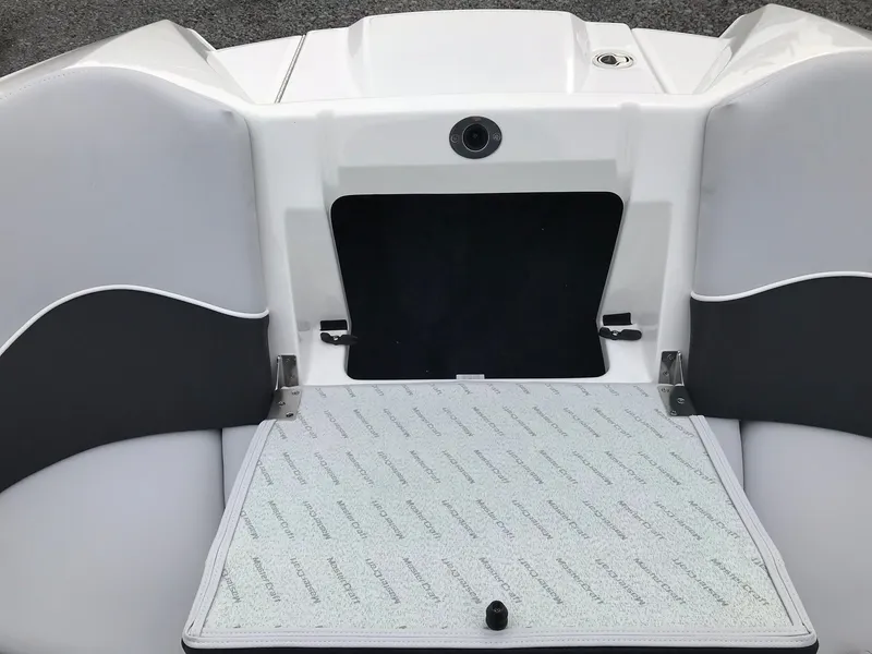 Slide: The Image of MasterCraft X23 2018 - 36