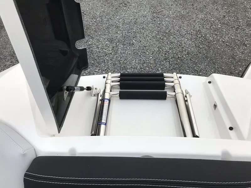 Slide: The Image of MasterCraft X23 2018 - 37