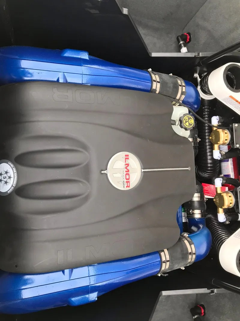 Slide: The Image of MasterCraft X23 2018 - 39