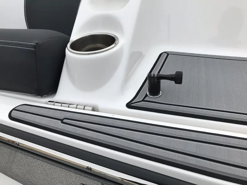 Slide: The Image of MasterCraft X23 2018 - 40