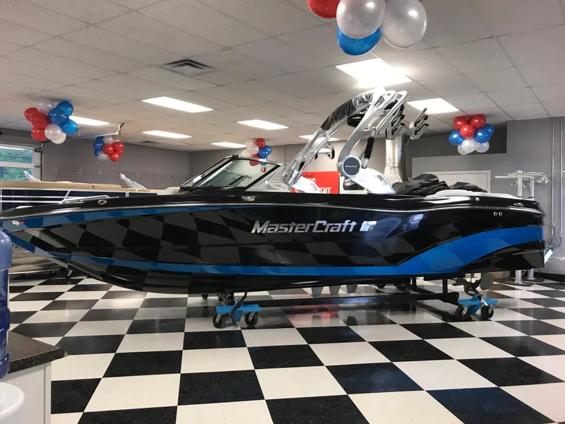 Slide: The Image of MasterCraft XT23 2018 - 0