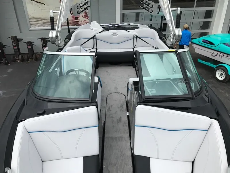 Slide: The Image of MasterCraft XT23 2018 - 11