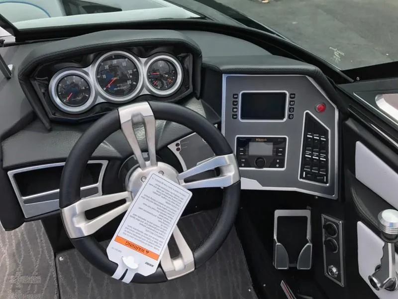 Slide: The Image of MasterCraft XT23 2018 - 12