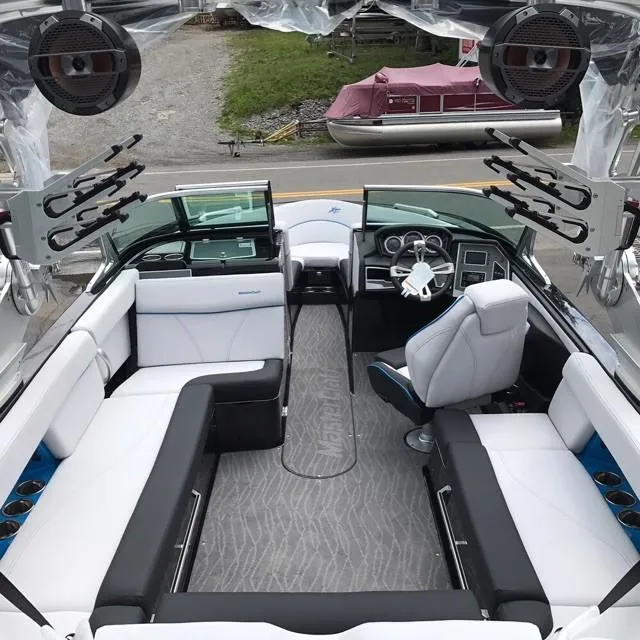 Slide: The Image of MasterCraft XT23 2018 - 5