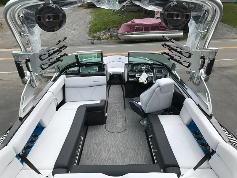 Slide: The Image of MasterCraft XT23 2018 - 6