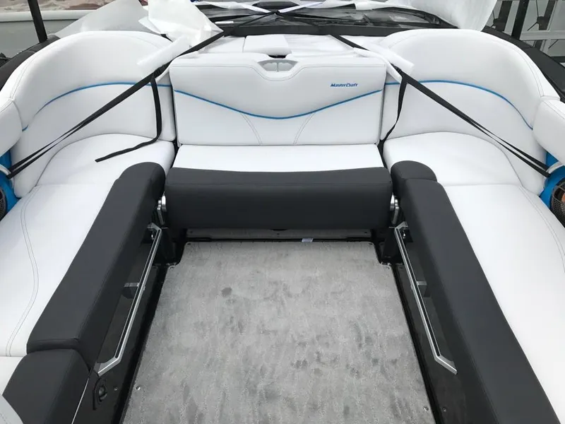 Slide: The Image of MasterCraft XT23 2018 - 7