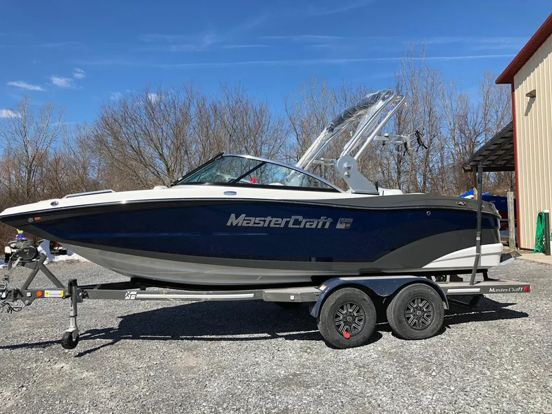 Slide: The Image of MasterCraft XT20 2018 - 0