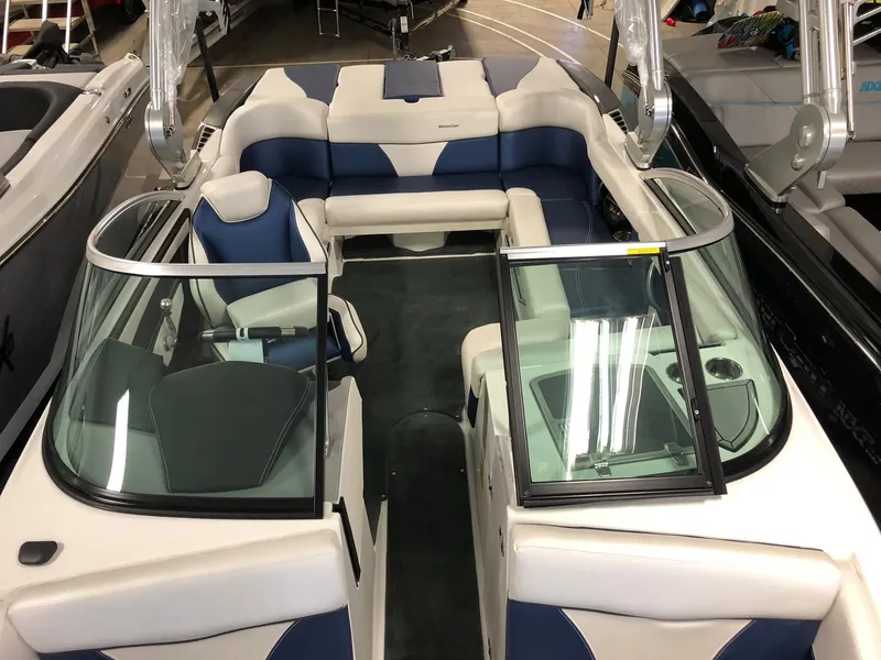 Slide: The Image of MasterCraft XT20 2018 - 10