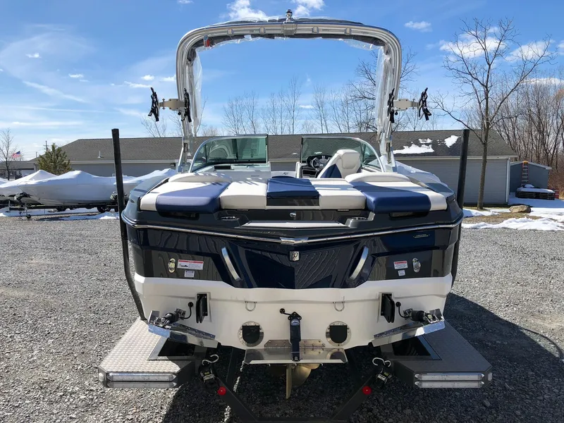 Slide: The Image of MasterCraft XT20 2018 - 3