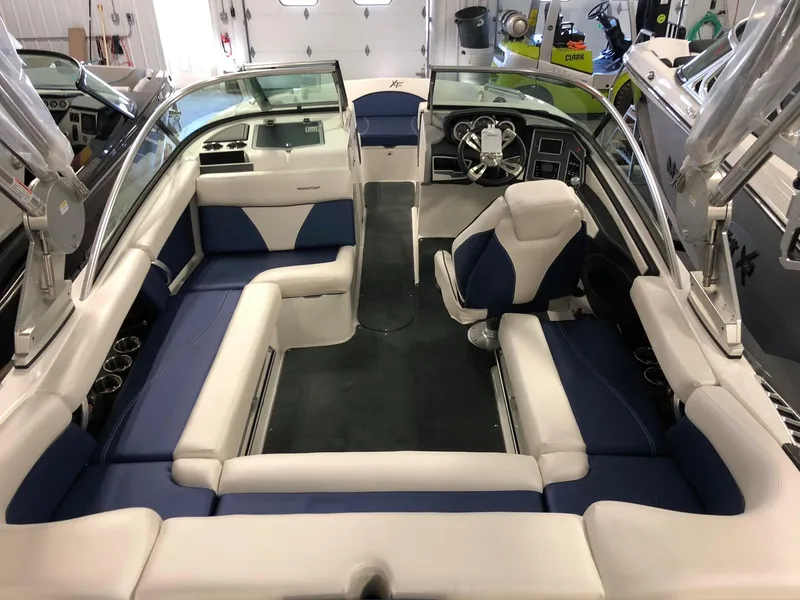 Slide: The Image of MasterCraft XT20 2018 - 4