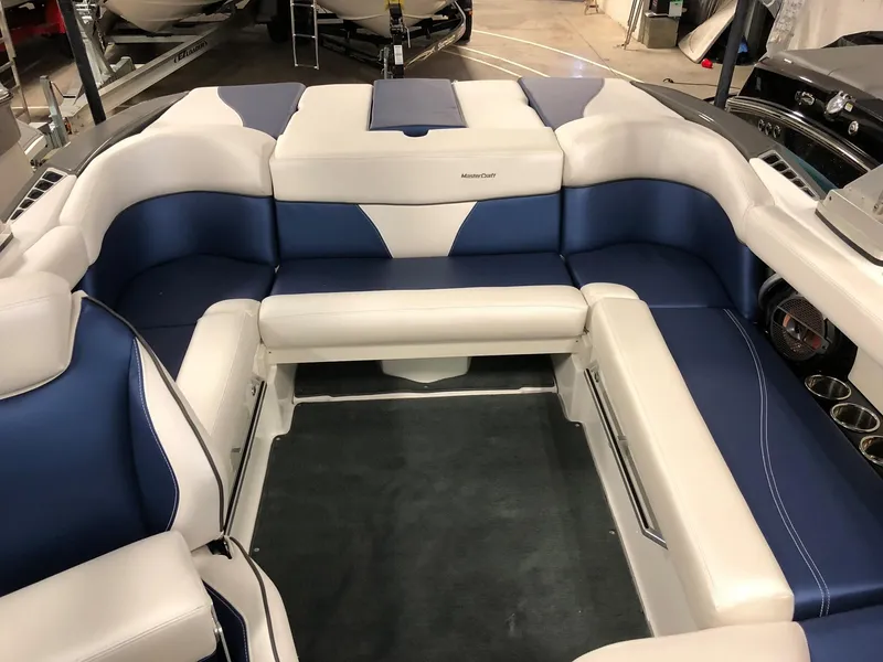 Slide: The Image of MasterCraft XT20 2018 - 5