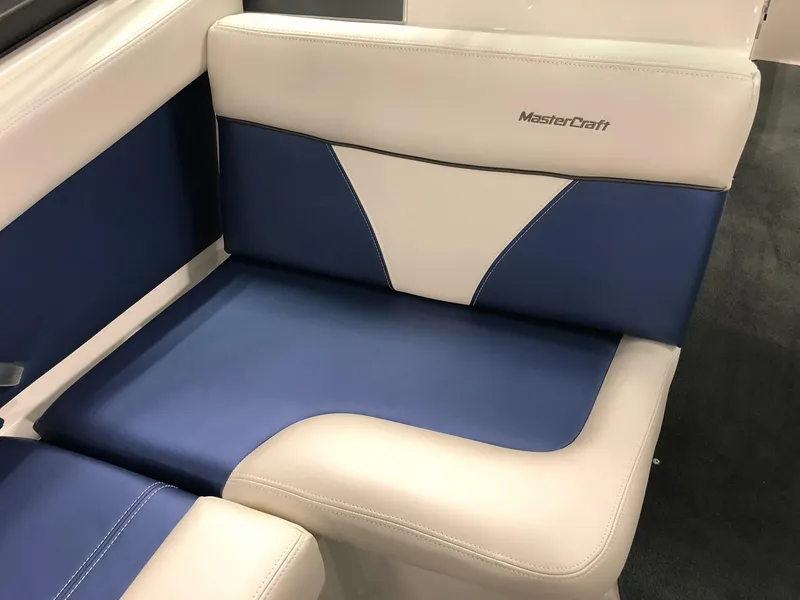 Slide: The Image of MasterCraft XT20 2018 - 6