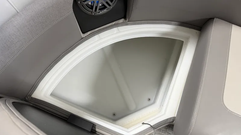 Slide: The Image of Premier 230 SUNSATION 2024 - 15