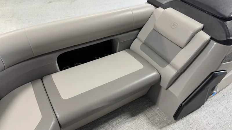Slide: The Image of Premier 230 SUNSATION 2024 - 16