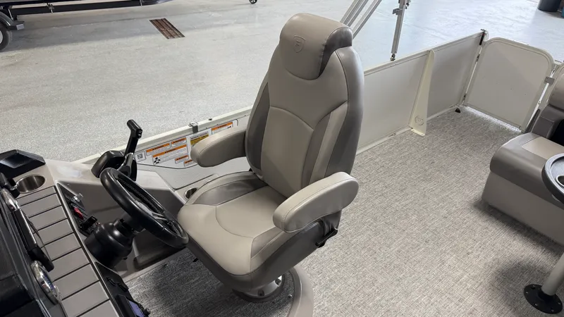 Slide: The Image of Premier 230 SUNSATION 2024 - 32