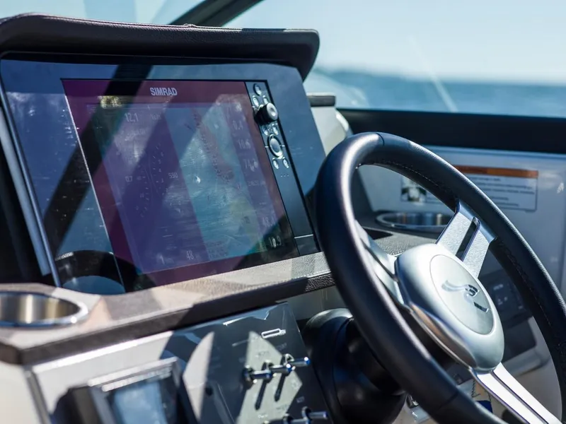 Slide: The Image of Sea Ray SDX 250 Outboard 2024 - 19