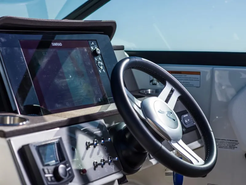 Slide: The Image of Sea Ray SDX 250 Outboard 2024 - 20