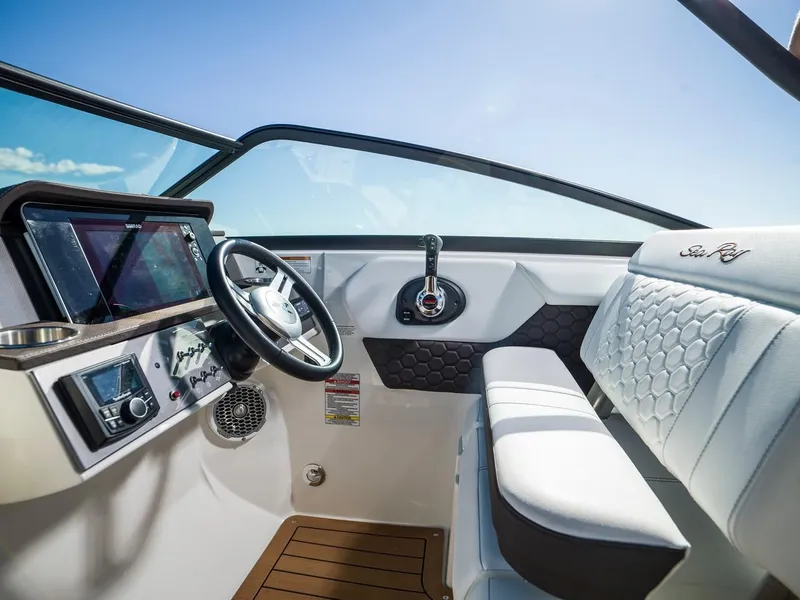 Slide: The Image of Sea Ray SDX 250 Outboard 2024 - 21