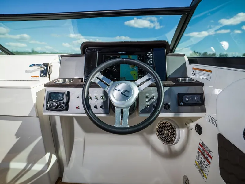 Slide: The Image of Sea Ray SDX 250 Outboard 2024 - 23